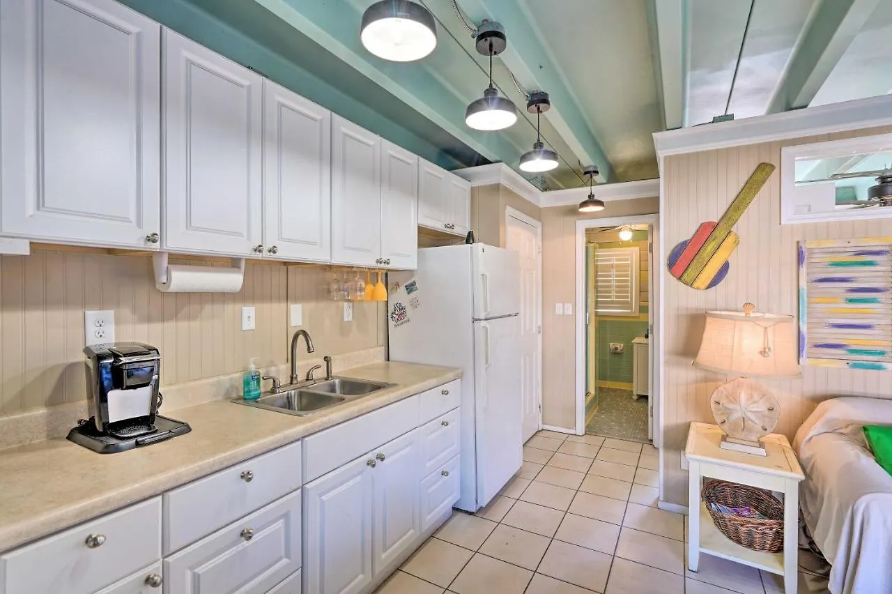 Panama City Condo With Pool Access, Steps To Beach! Panama City Beach Lägenhet